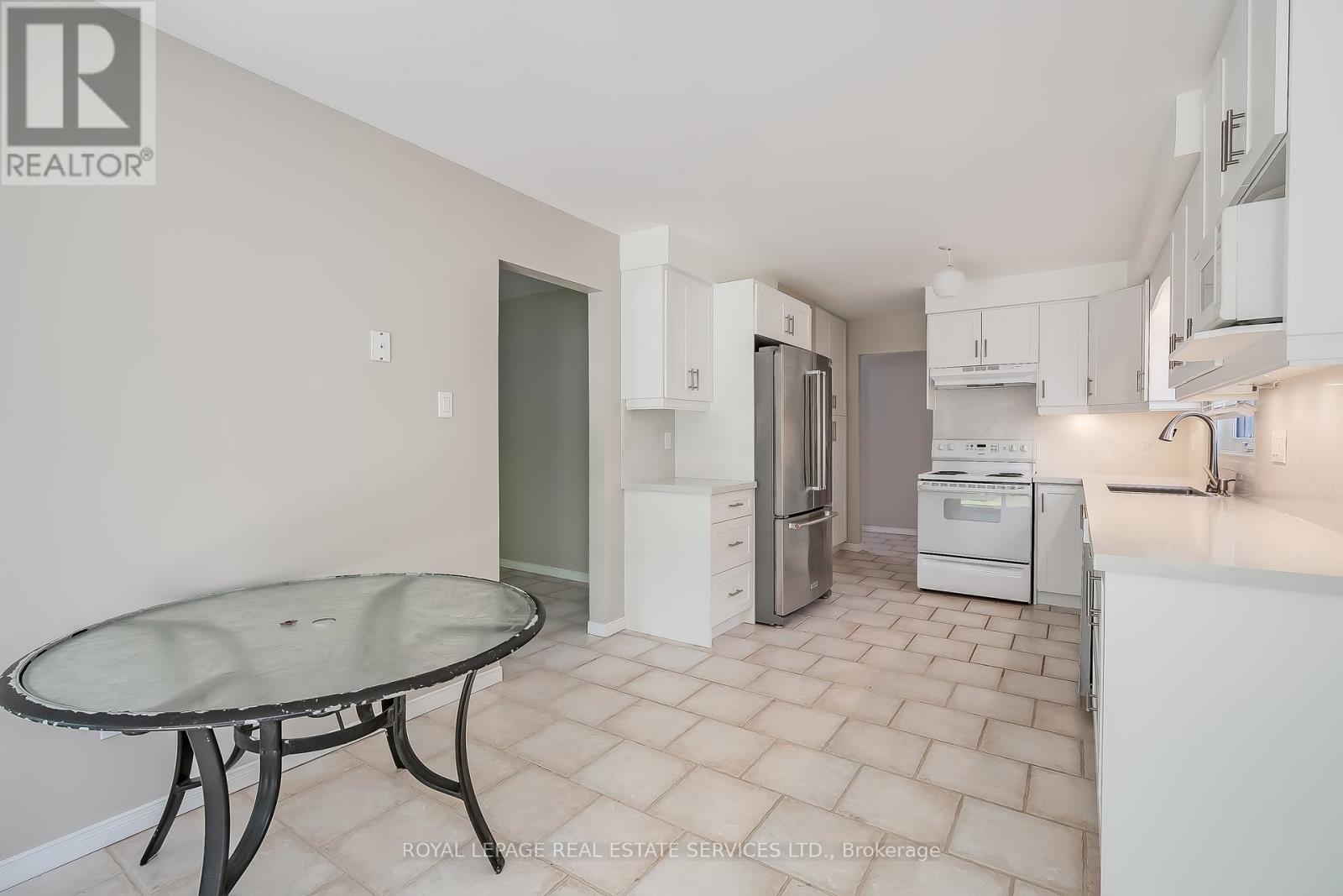 265 Mississaga Street, Oakville, ON - Indoor Photo Showing Kitchen