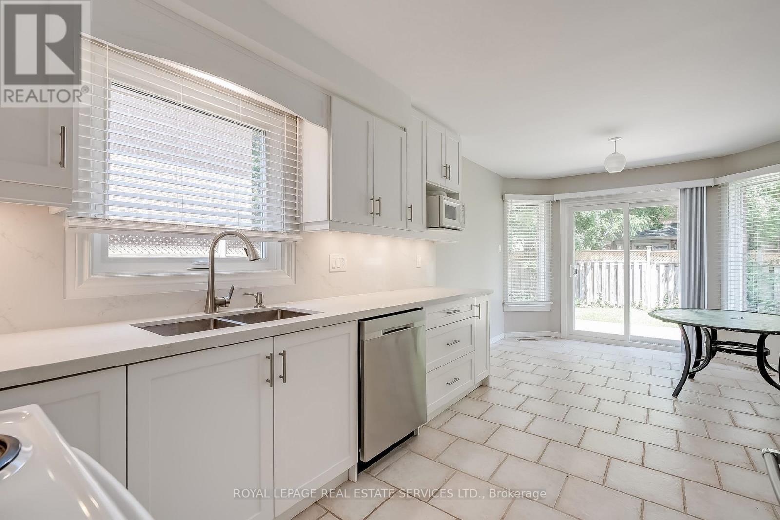 265 Mississaga Street, Oakville, ON - Indoor Photo Showing Kitchen With Double Sink