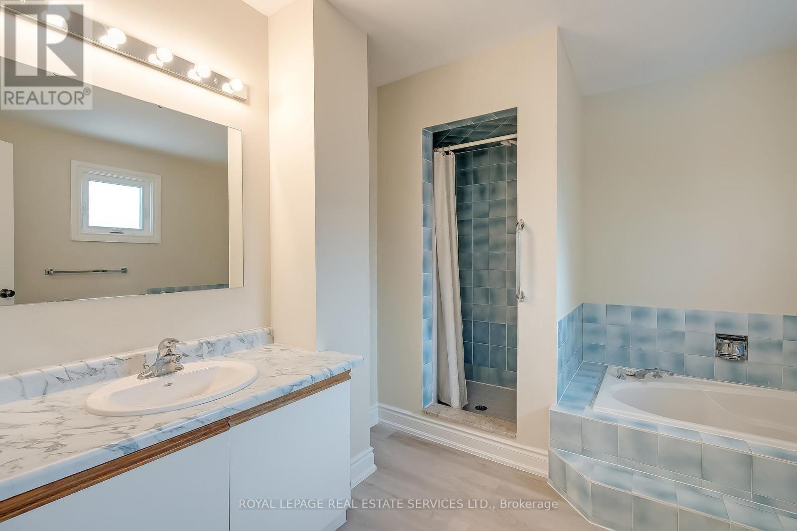 265 Mississaga Street, Oakville, ON - Indoor Photo Showing Bathroom
