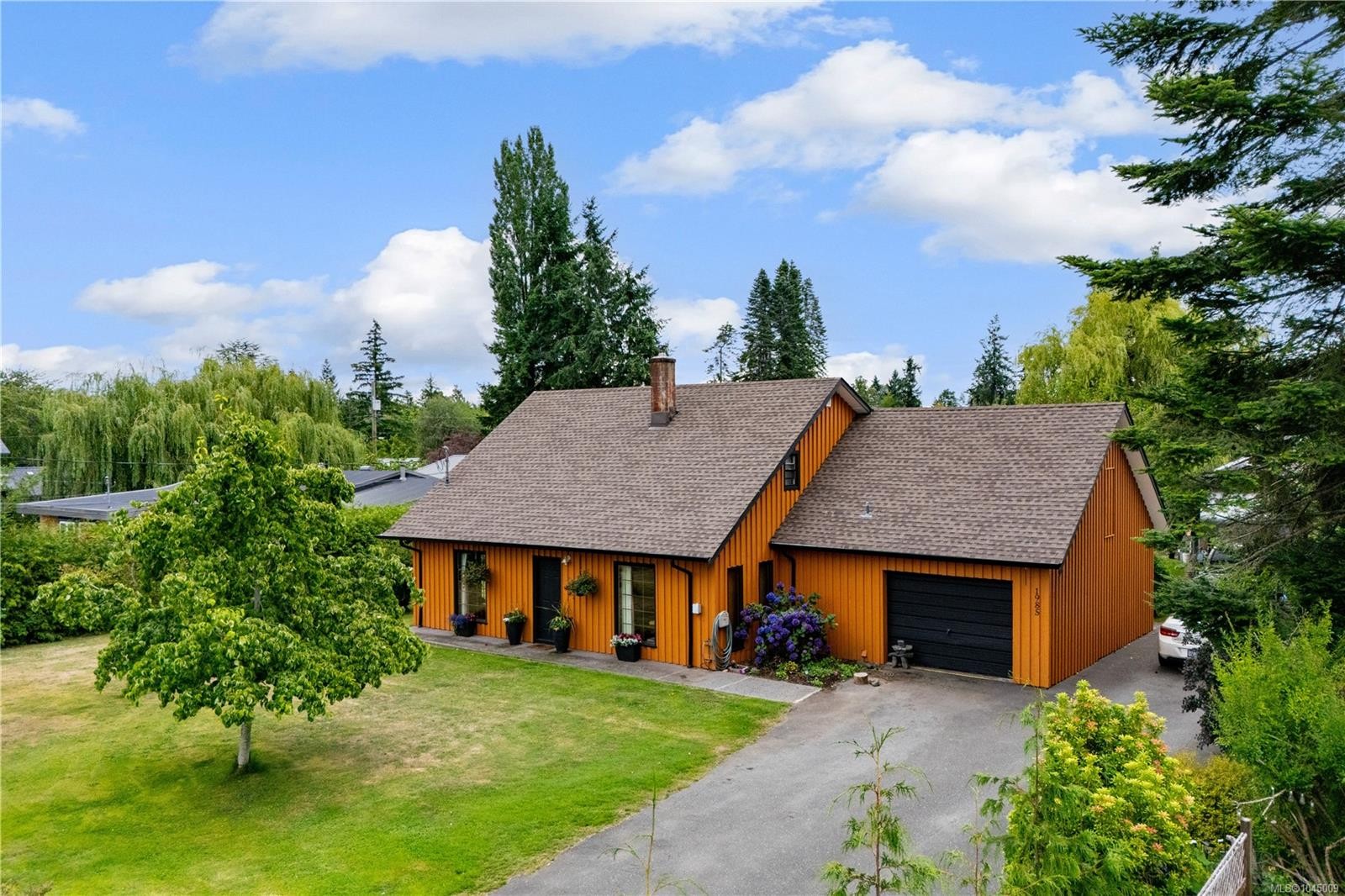 1985 Willis Rd, Campbell River, BC