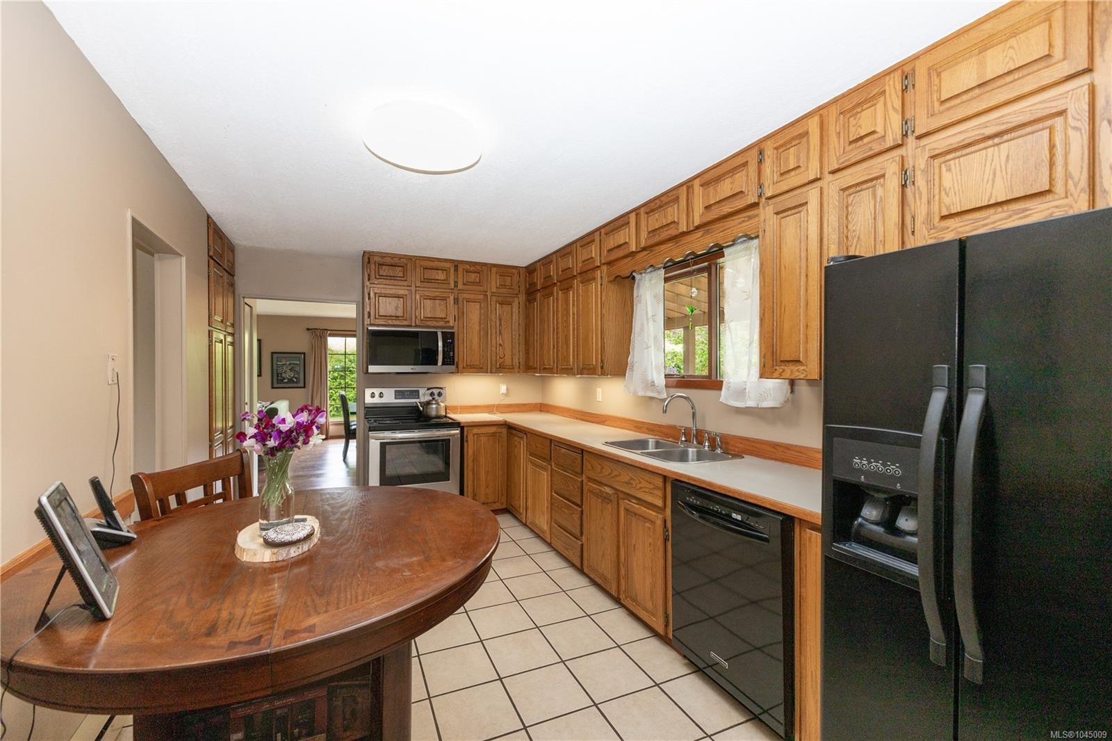 1985 Willis Rd, Campbell River, BC