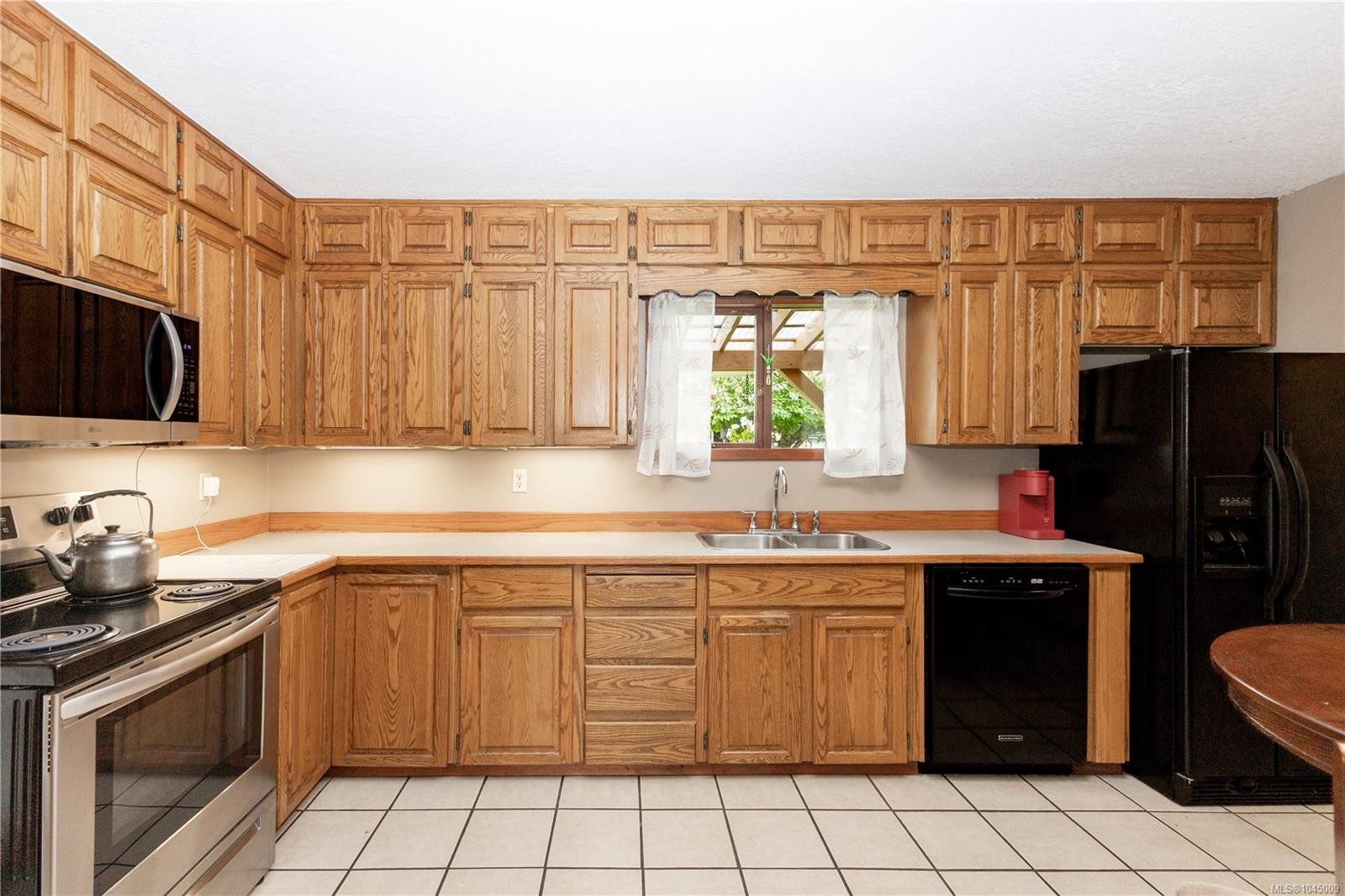 1985 Willis Rd, Campbell River, BC