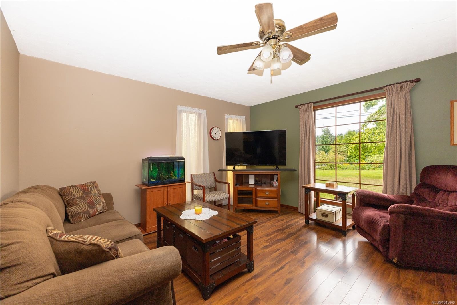 1985 Willis Rd, Campbell River, BC