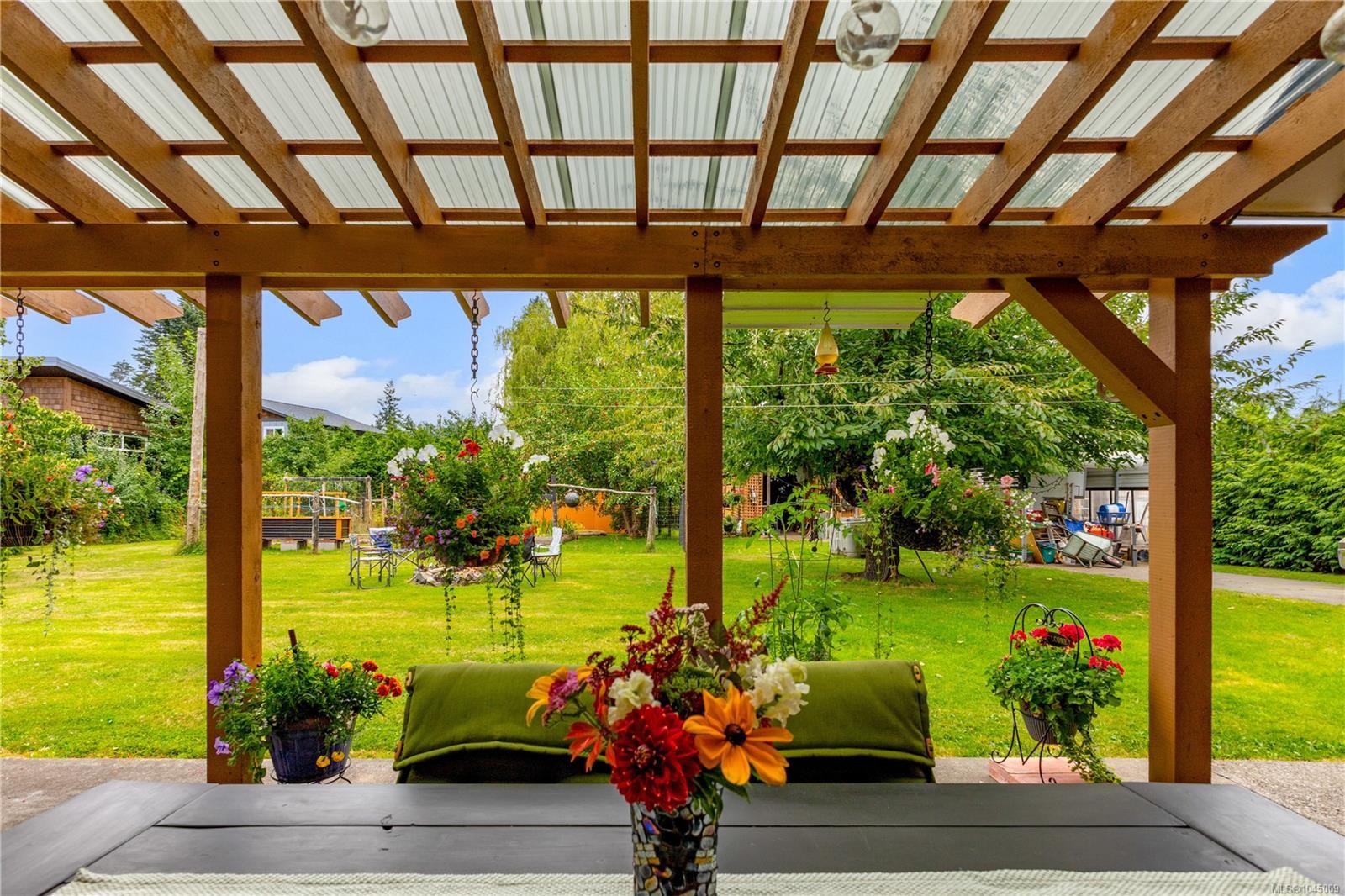 1985 Willis Rd, Campbell River, BC