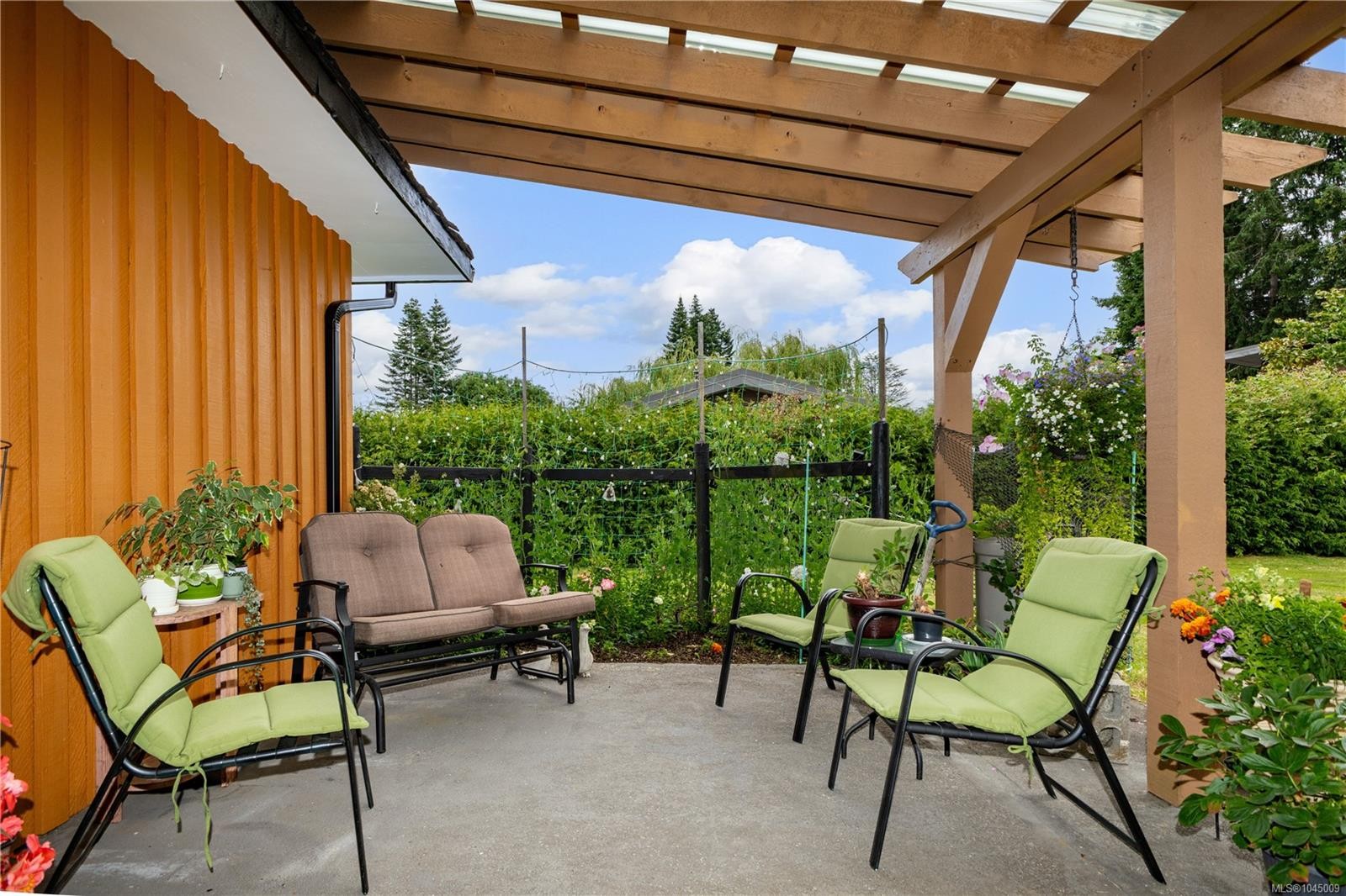 1985 Willis Rd, Campbell River, BC