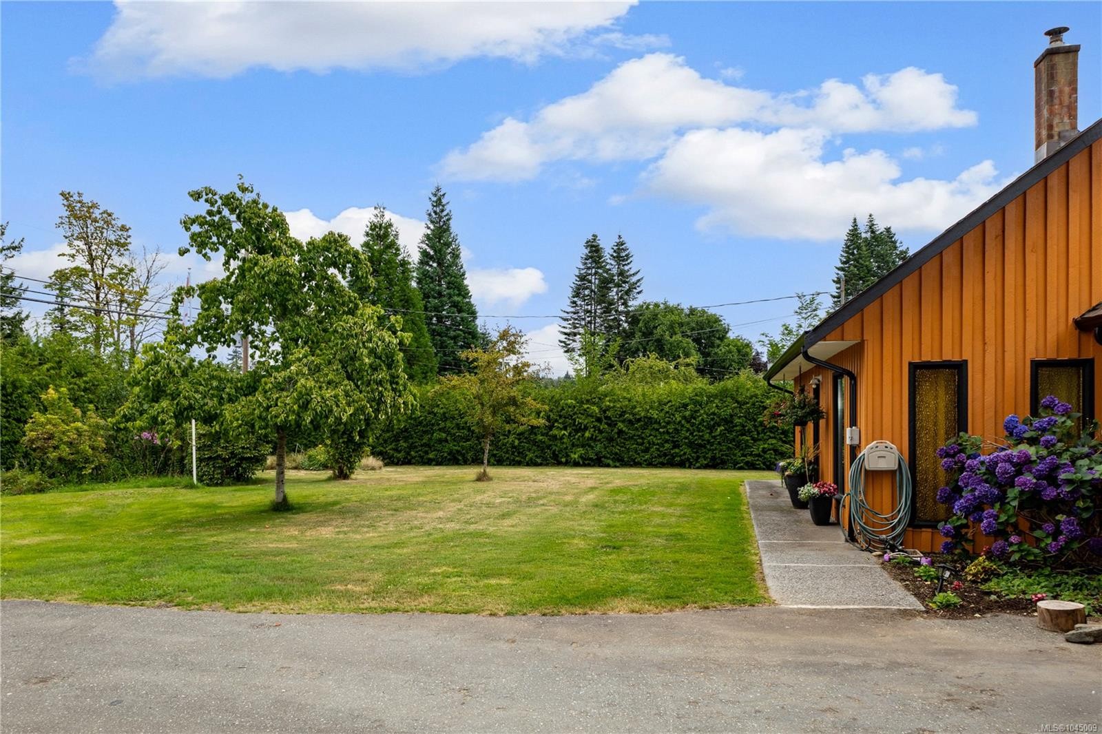 1985 Willis Rd, Campbell River, BC