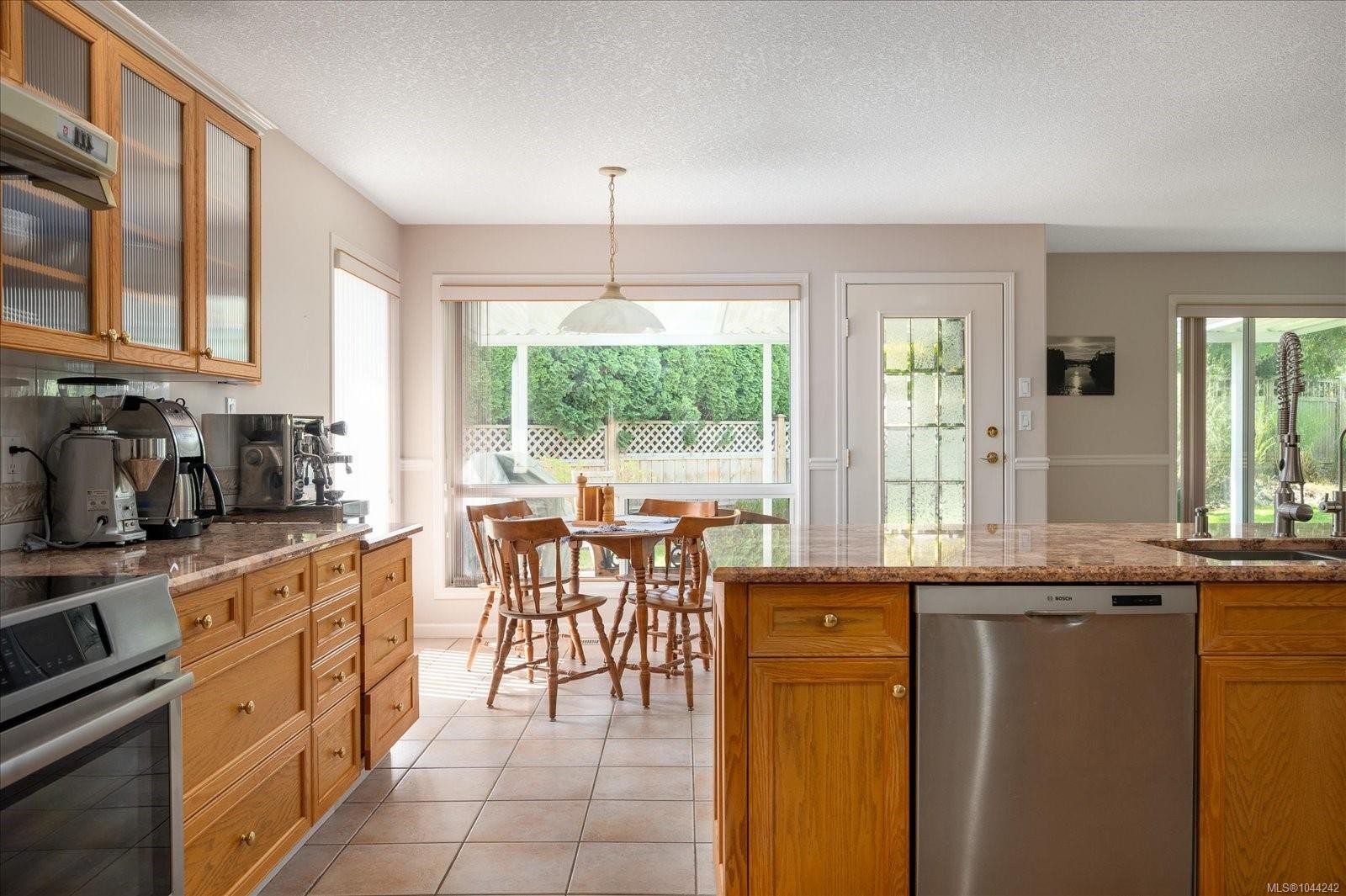 828 Devon Pl, Qualicum Beach, BC