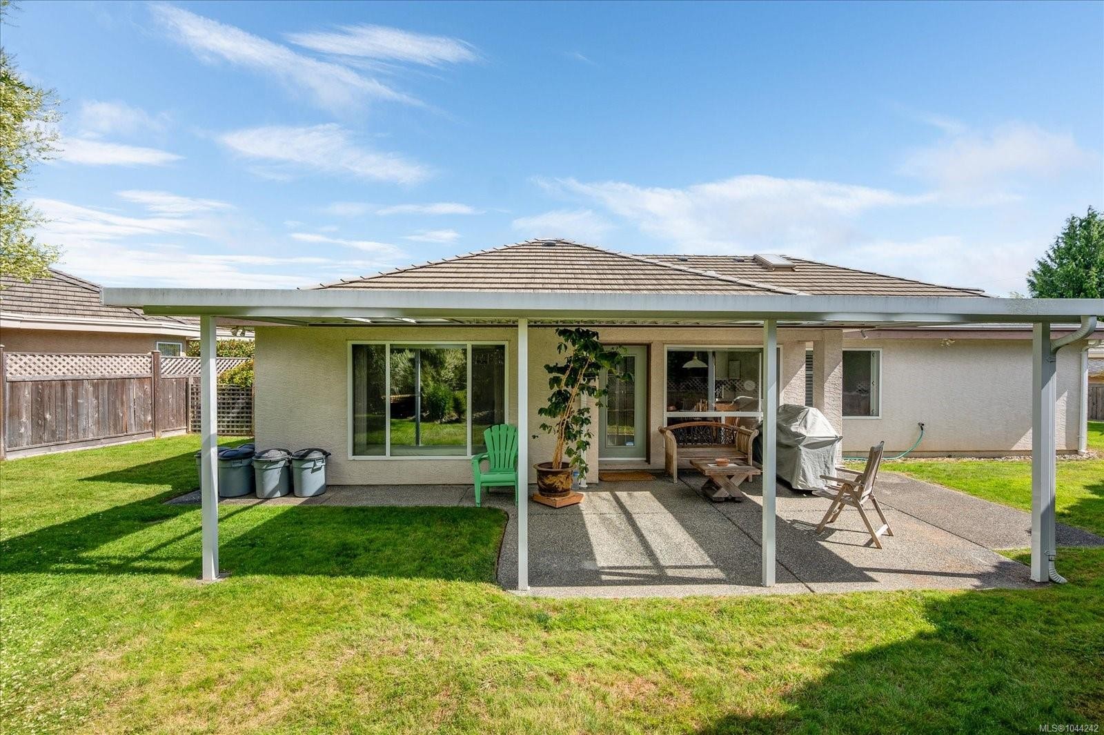 828 Devon Pl, Qualicum Beach, BC