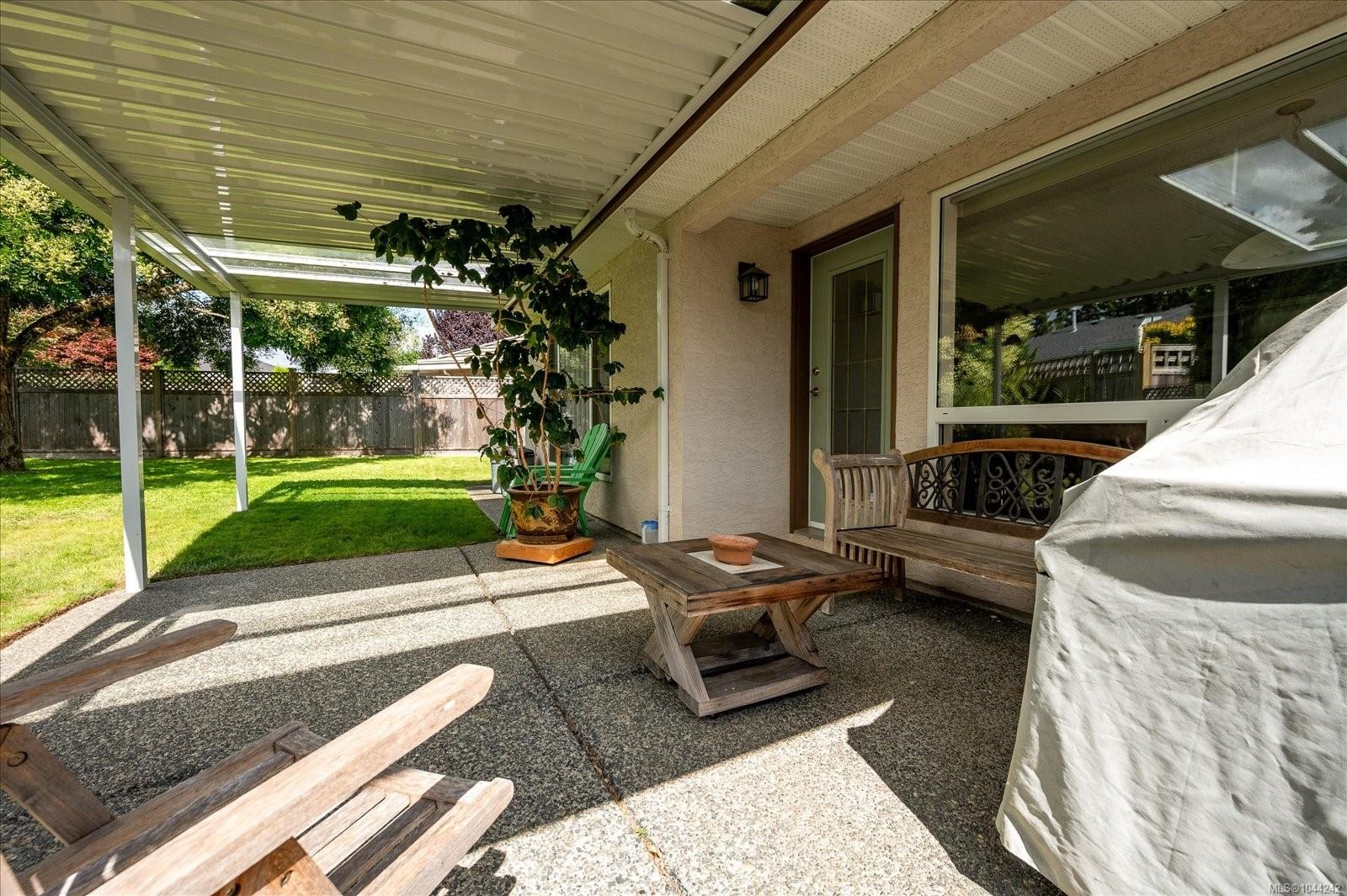 828 Devon Pl, Qualicum Beach, BC