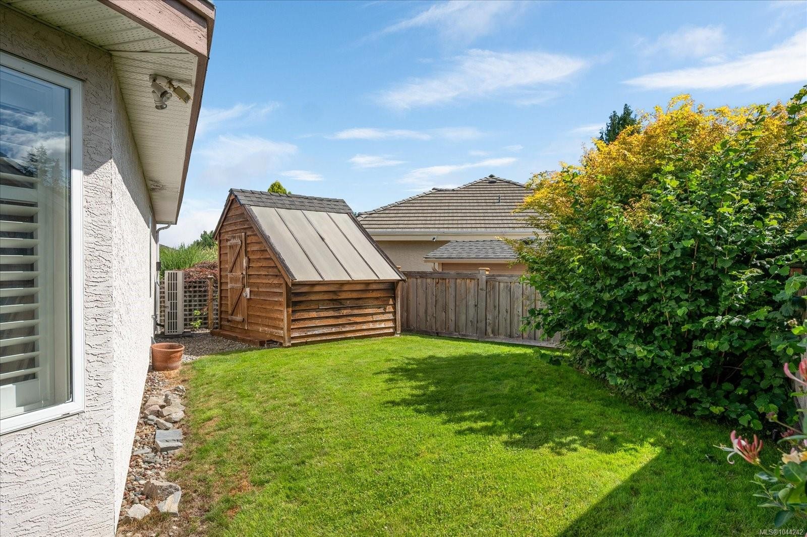 828 Devon Pl, Qualicum Beach, BC
