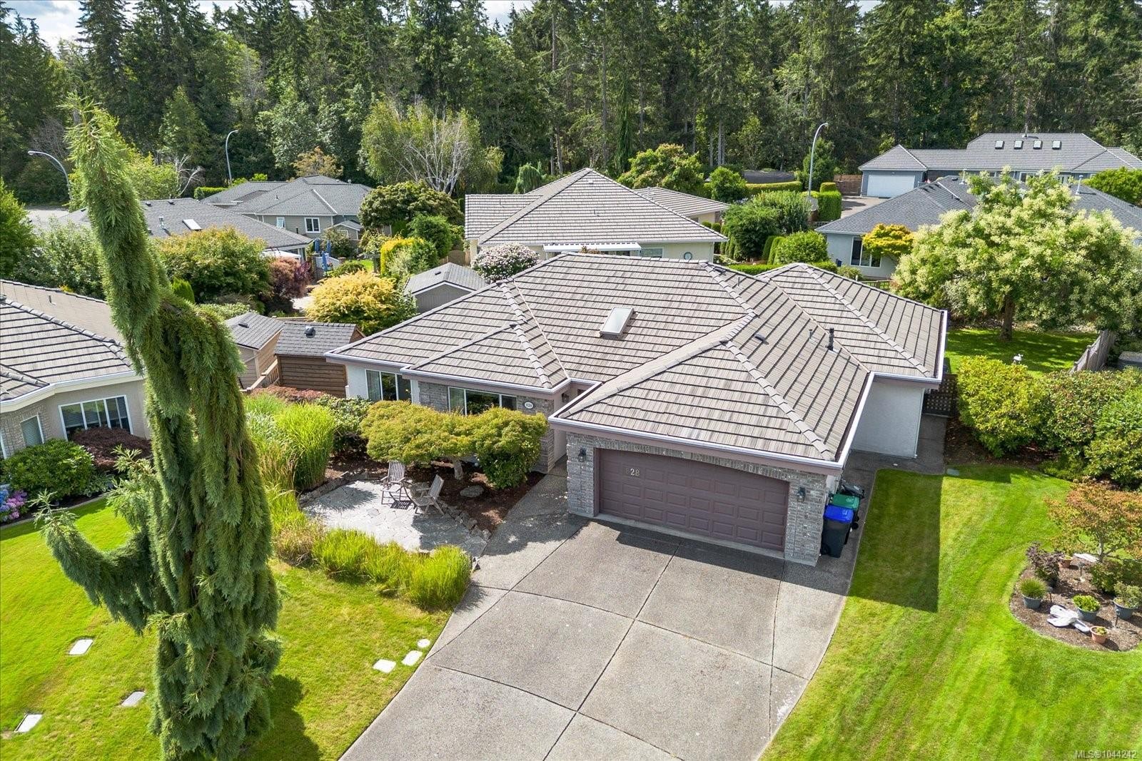 828 Devon Pl, Qualicum Beach, BC