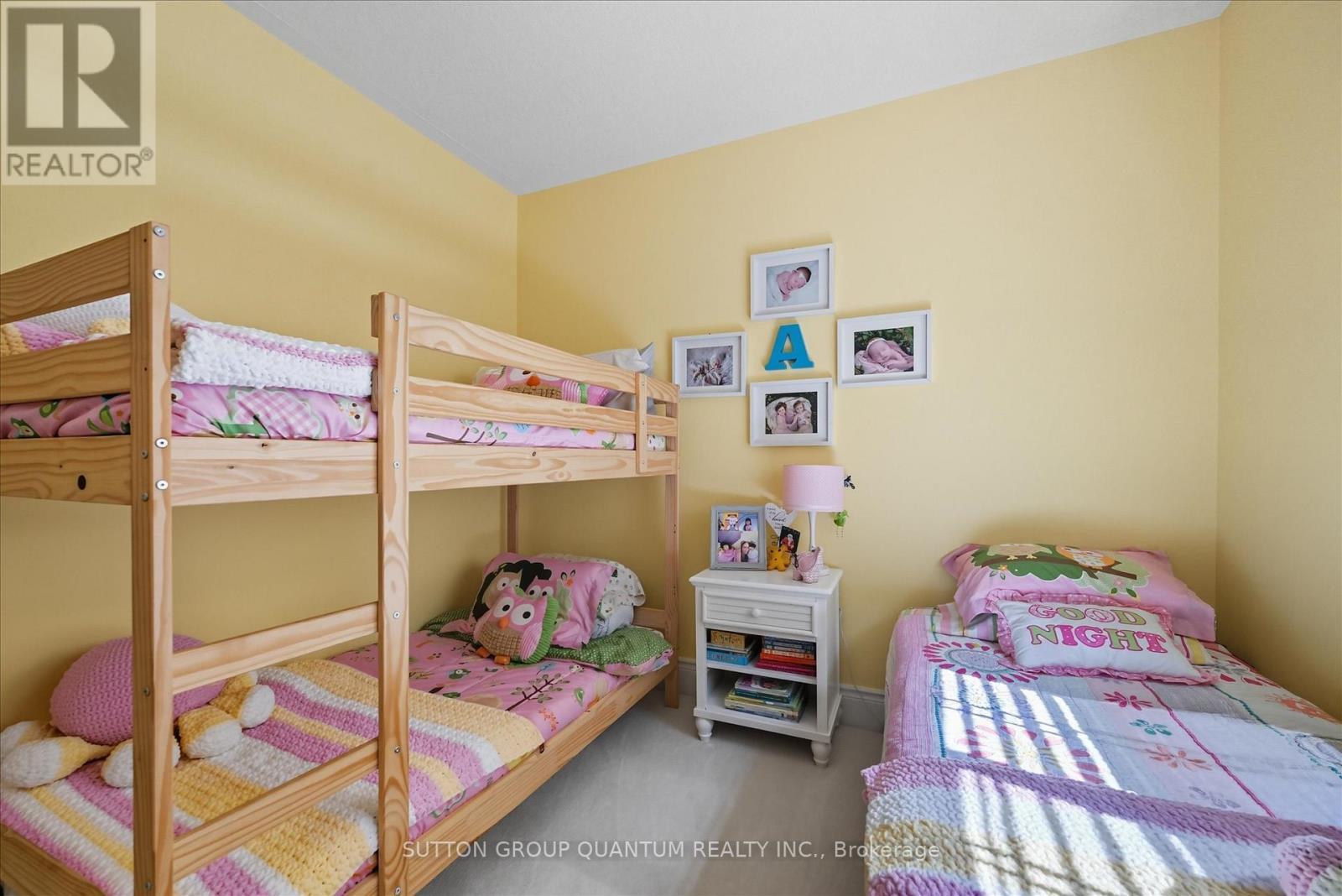 1109 Forestvale Drive, Burlington, ON - Indoor Photo Showing Bedroom