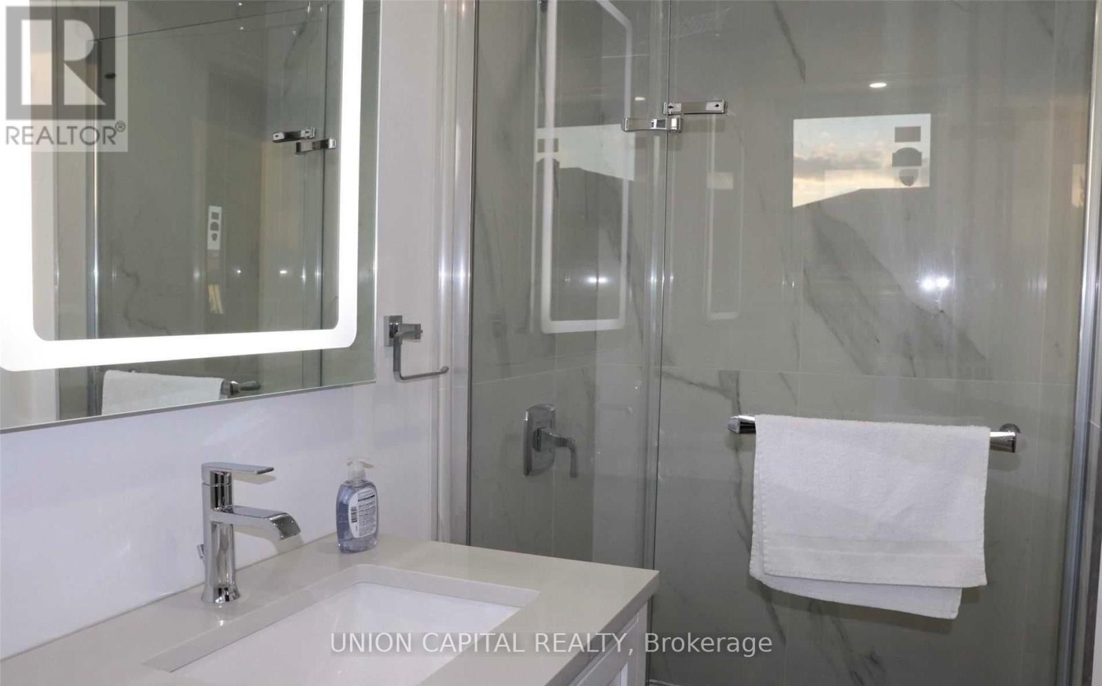 3210 Fairfox Crescent, Mississauga, ON - Indoor Photo Showing Bathroom