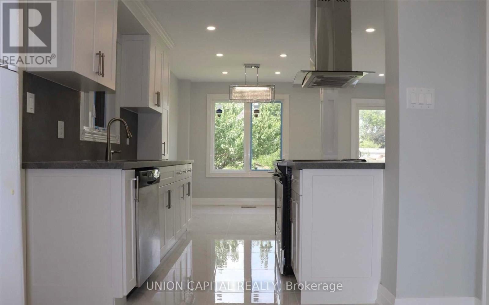 3210 Fairfox Crescent, Mississauga, ON - Indoor Photo Showing Kitchen