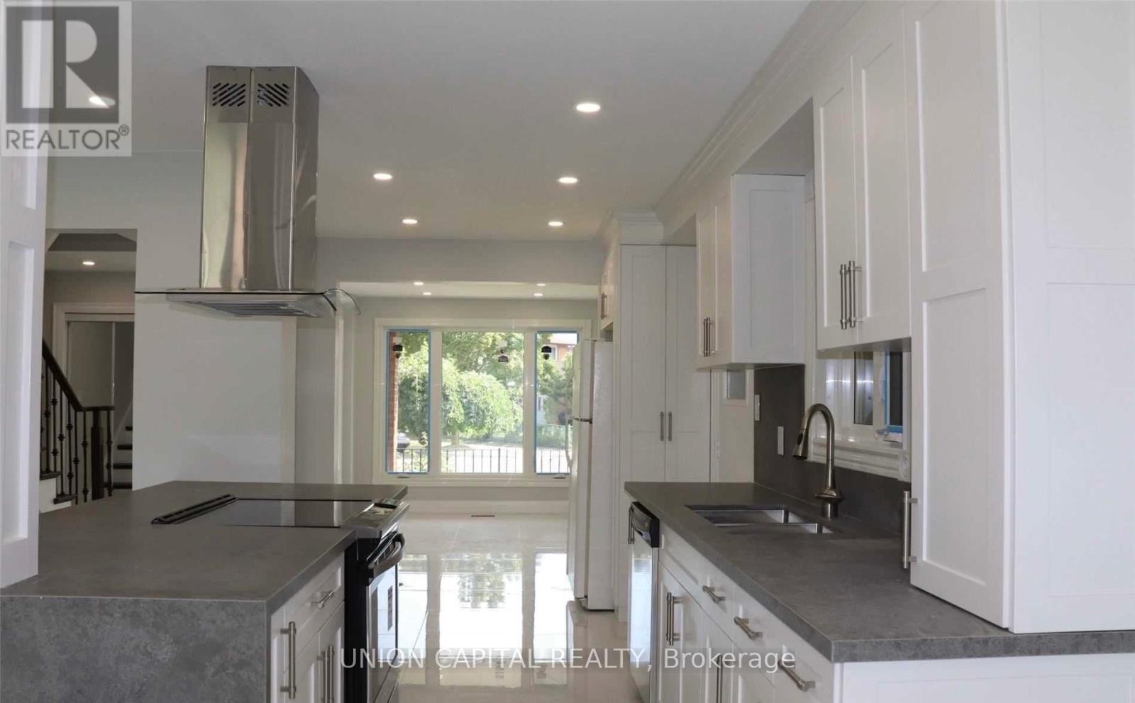 3210 Fairfox Crescent, Mississauga, ON - Indoor Photo Showing Kitchen