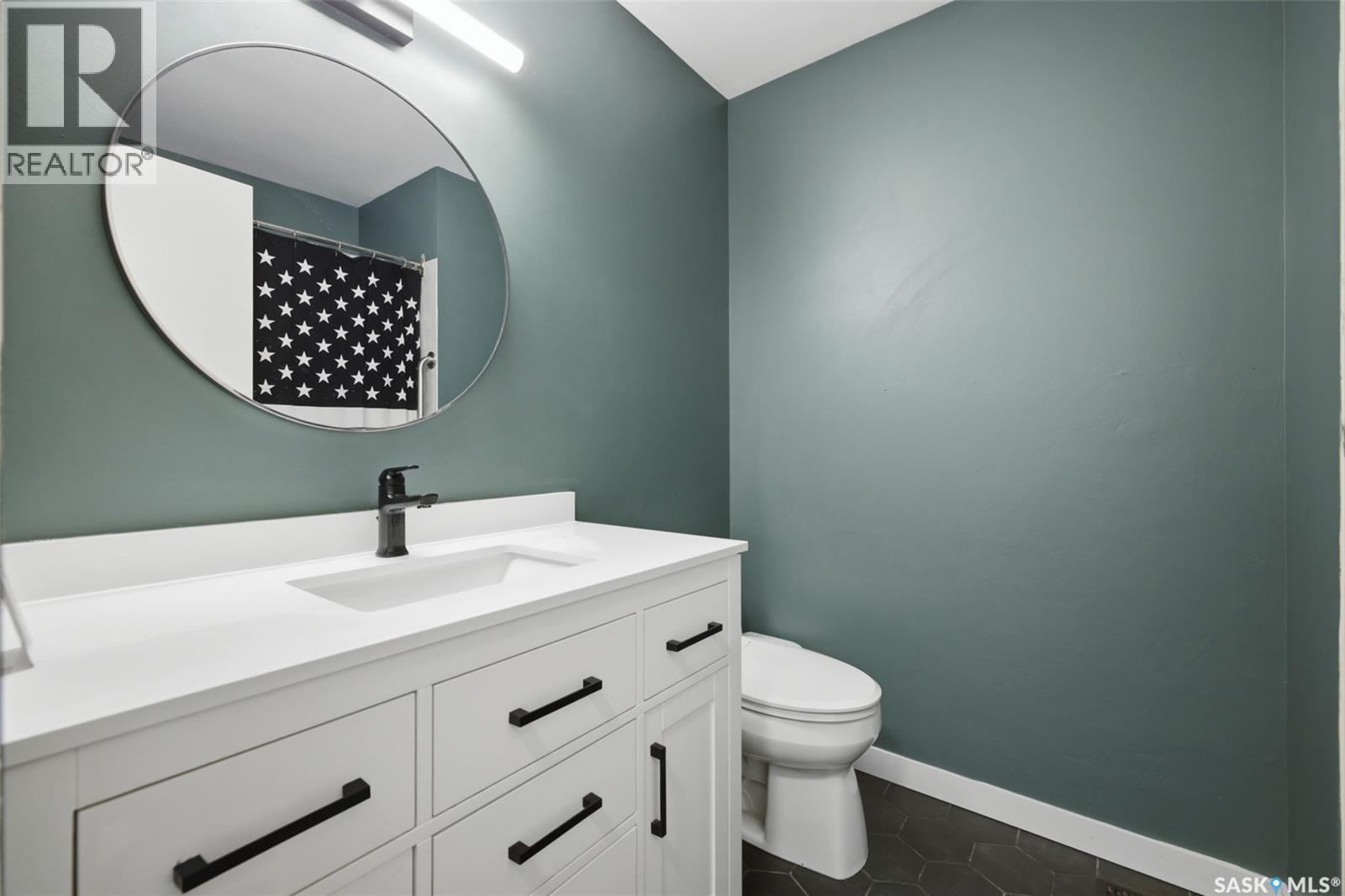98 Dunsmore Drive, Regina, SK - Indoor Photo Showing Bathroom