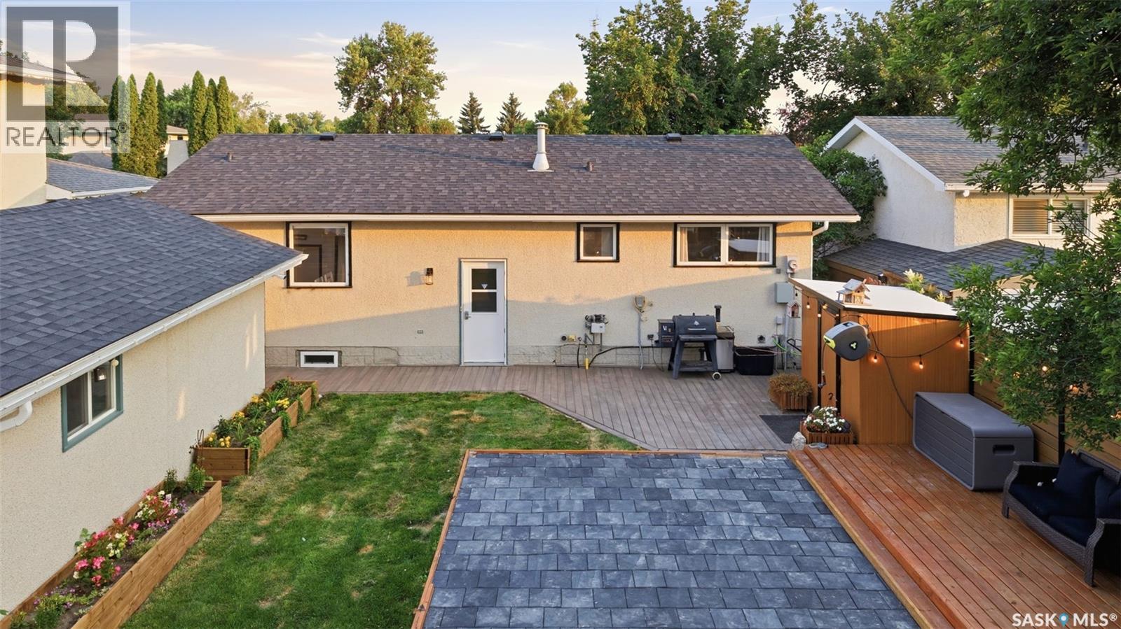98 Dunsmore Drive, Regina, SK - Outdoor With Exterior