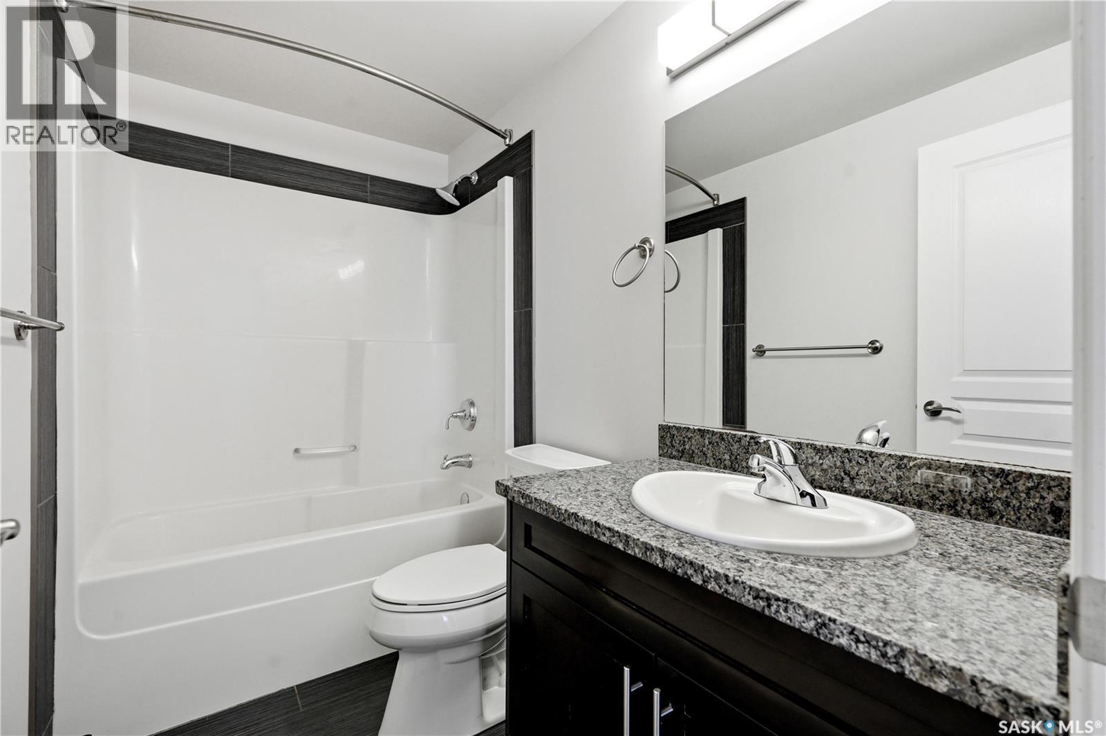 213 412 Willowgrove Square, Saskatoon, SK - Indoor Photo Showing Bathroom