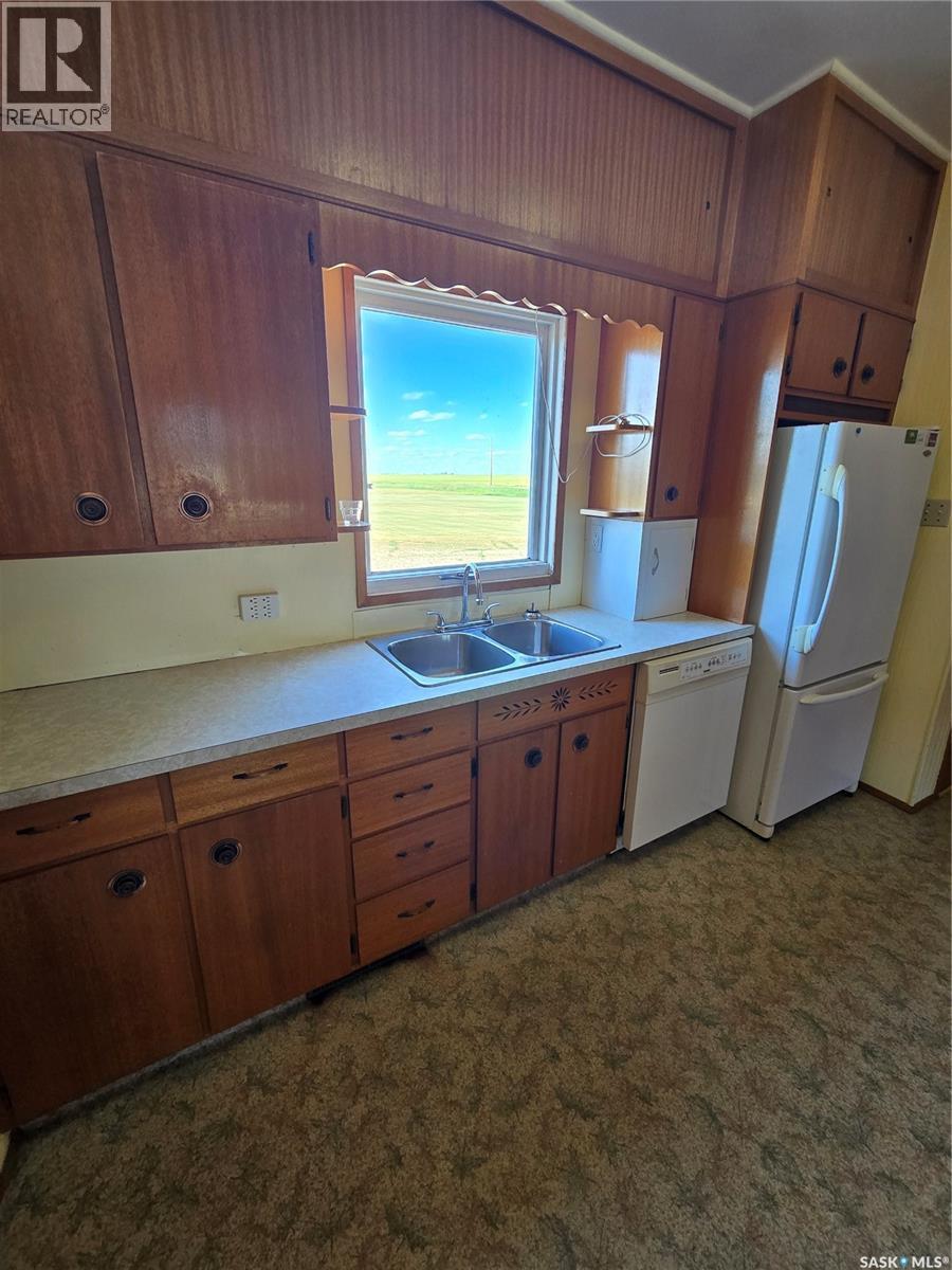 Mccormick Acreage, Weyburn Rm No. 67, SK - Indoor Photo Showing Kitchen With Double Sink