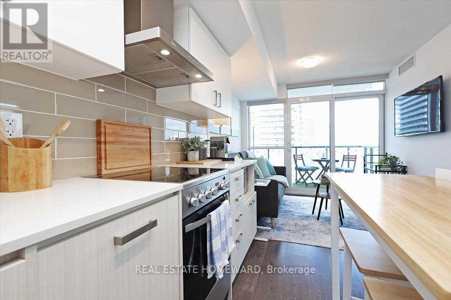 2601 - 125 Redpath Avenue, Toronto, ON - Indoor Photo Showing Kitchen With Upgraded Kitchen