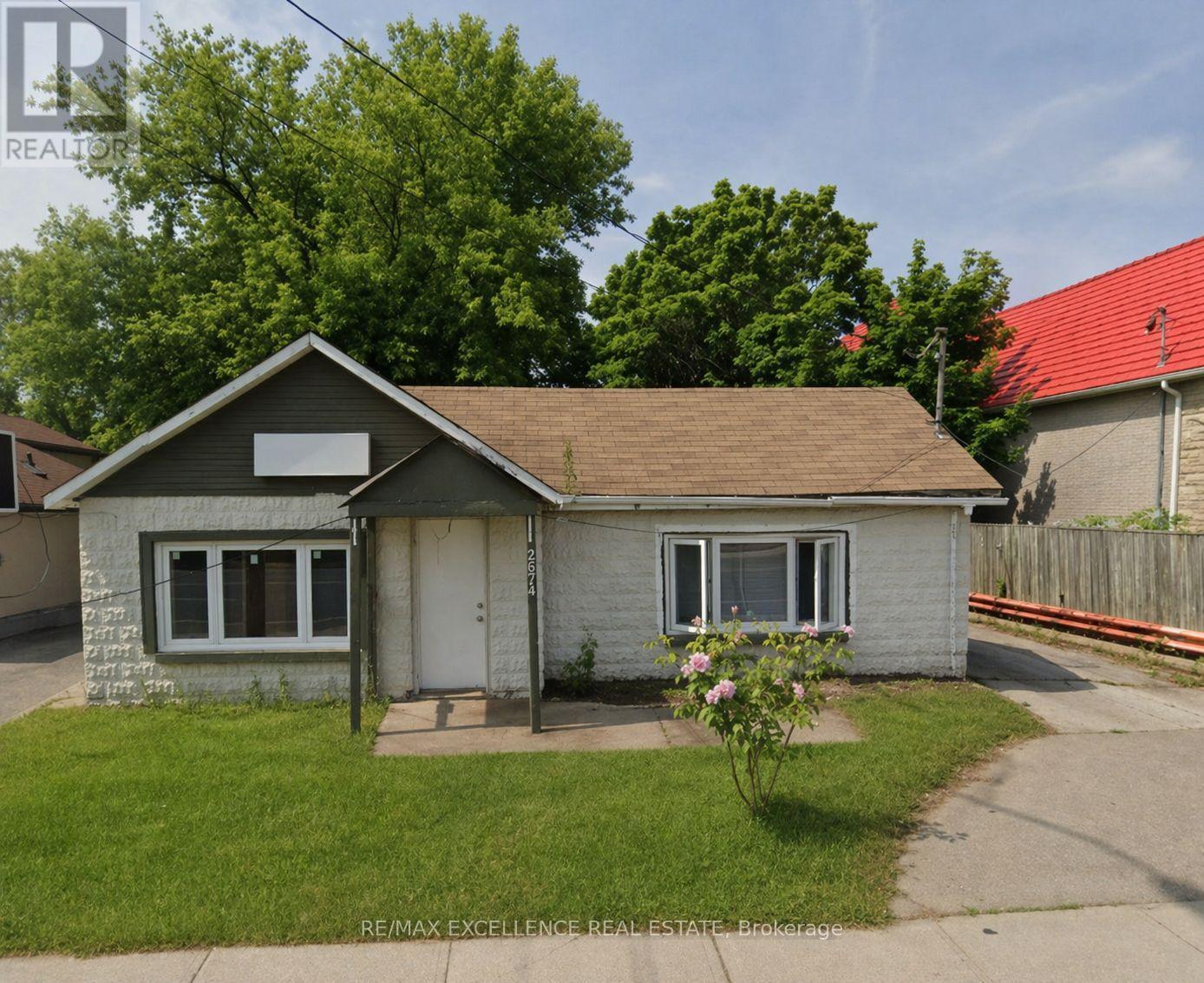 2574 Confederation Parkway, Mississauga, ON - Outdoor