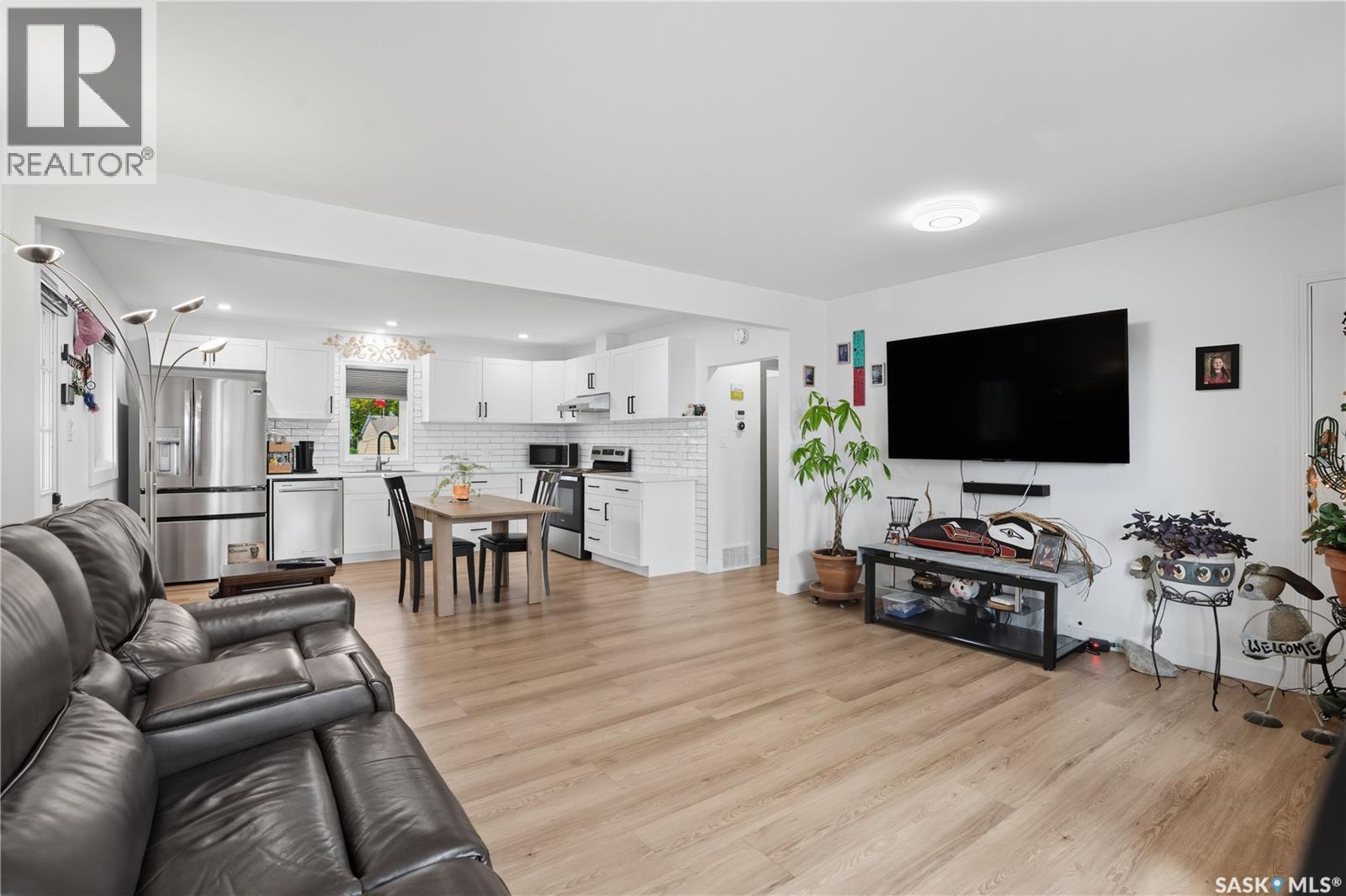 16 Walsh Street, Qu'Appelle, SK - Indoor Photo Showing Living Room