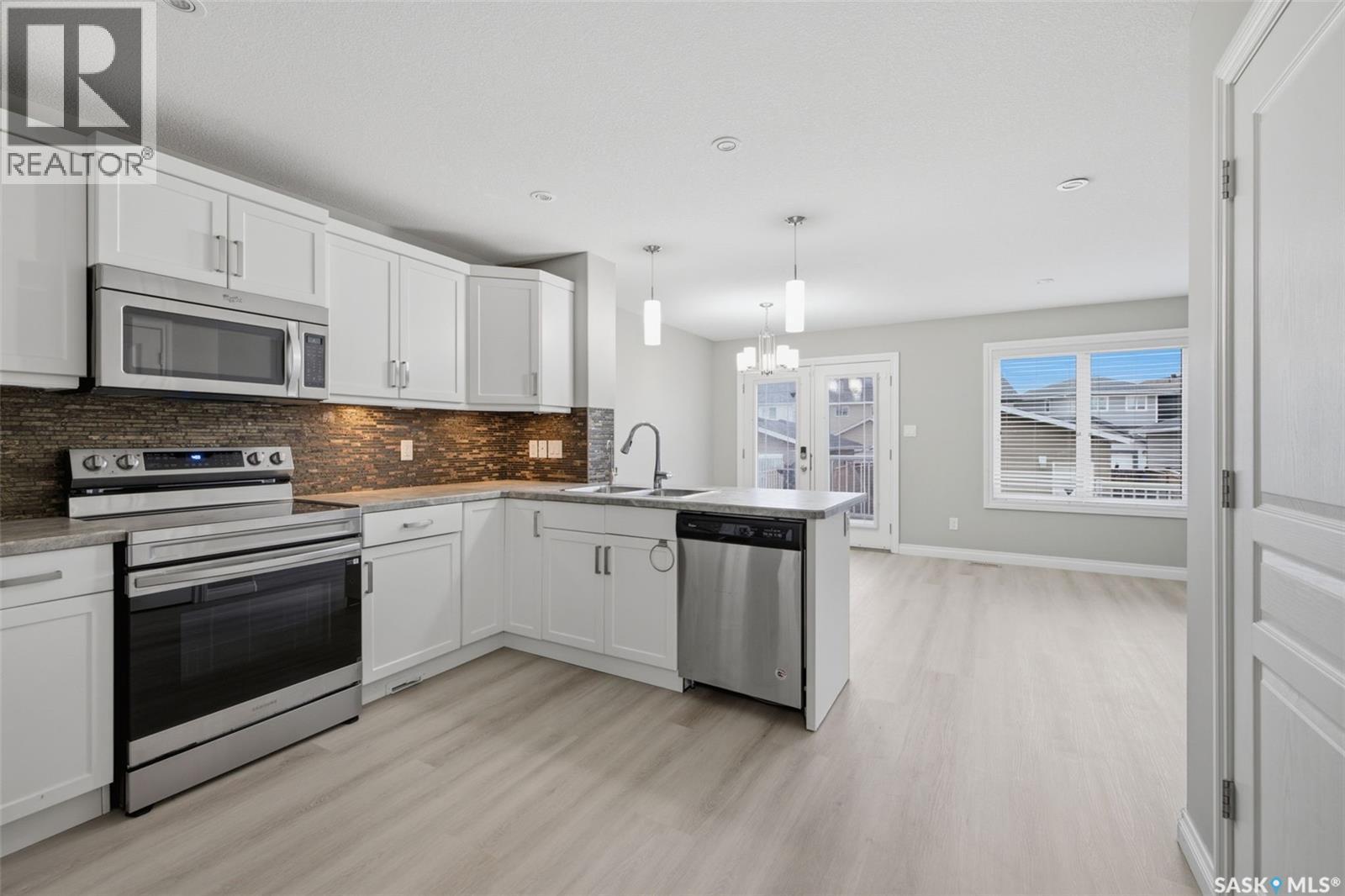 4845 Liberty Street, Regina, SK - Indoor Photo Showing Kitchen With Upgraded Kitchen