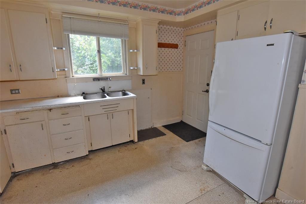 865 Barker St, Fredericton, NB