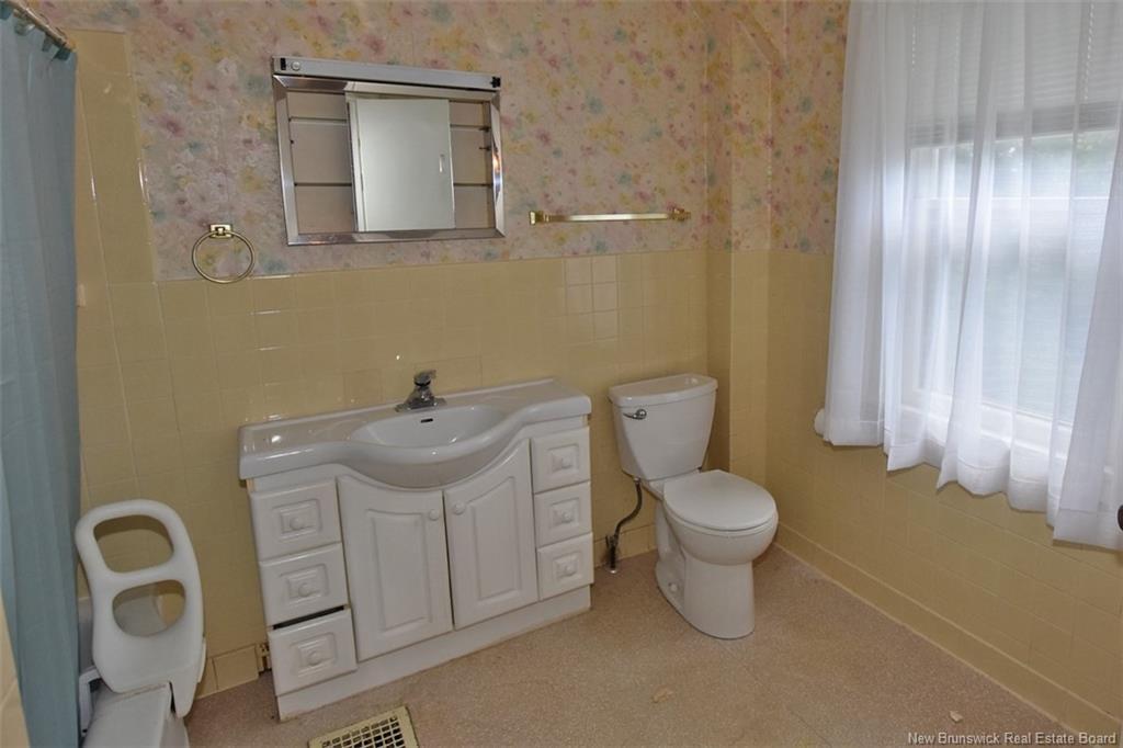 865 Barker St, Fredericton, NB