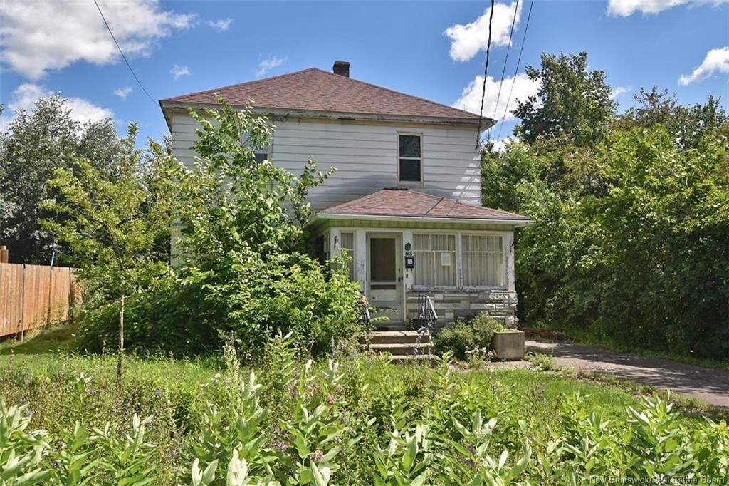 865 Barker St, Fredericton, NB
