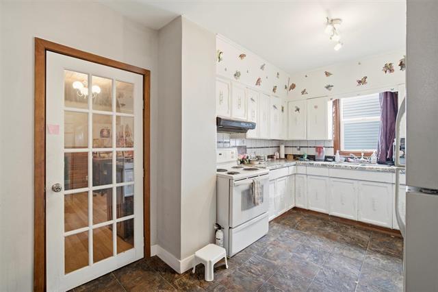 384 Magnus Ave, Winnipeg, MB - Indoor Photo Showing Kitchen