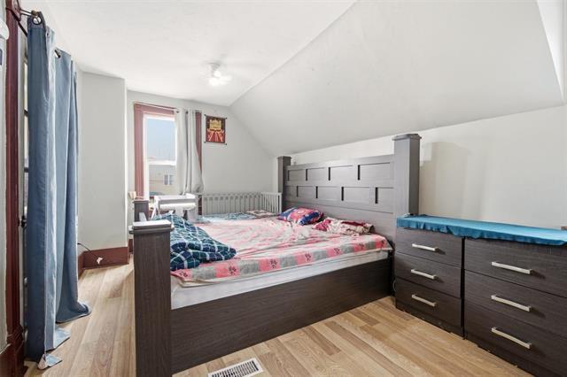 384 Magnus Ave, Winnipeg, MB - Indoor Photo Showing Bedroom