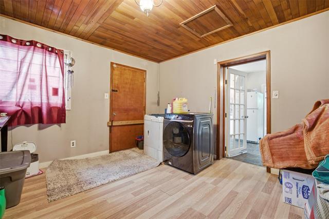 384 Magnus Ave, Winnipeg, MB - Indoor Photo Showing Laundry Room