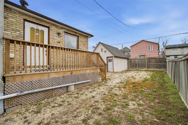 384 Magnus Ave, Winnipeg, MB - Outdoor With Deck Patio Veranda With Exterior