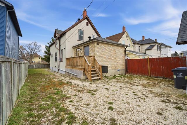 384 Magnus Ave, Winnipeg, MB - Outdoor
