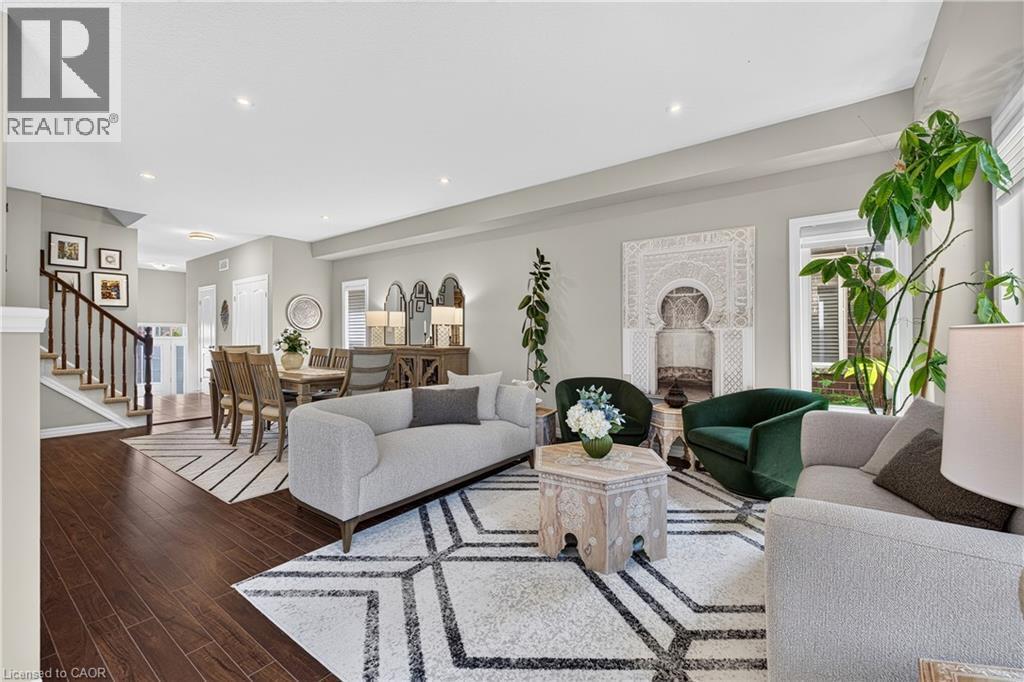522 Woodbine Avenue, Kitchener, ON - Indoor Photo Showing Living Room