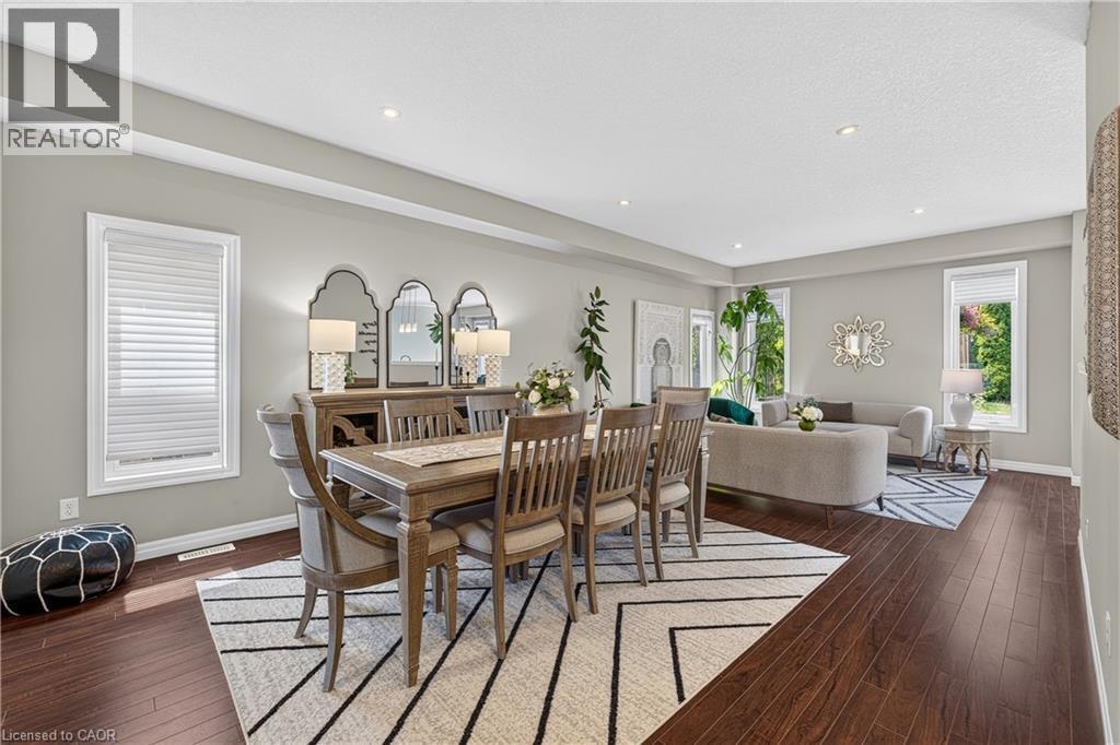 522 Woodbine Avenue, Kitchener, ON - Indoor Photo Showing Dining Room