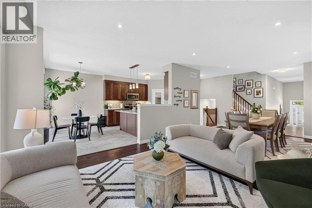 522 Woodbine Avenue, Kitchener, ON - Indoor Photo Showing Living Room