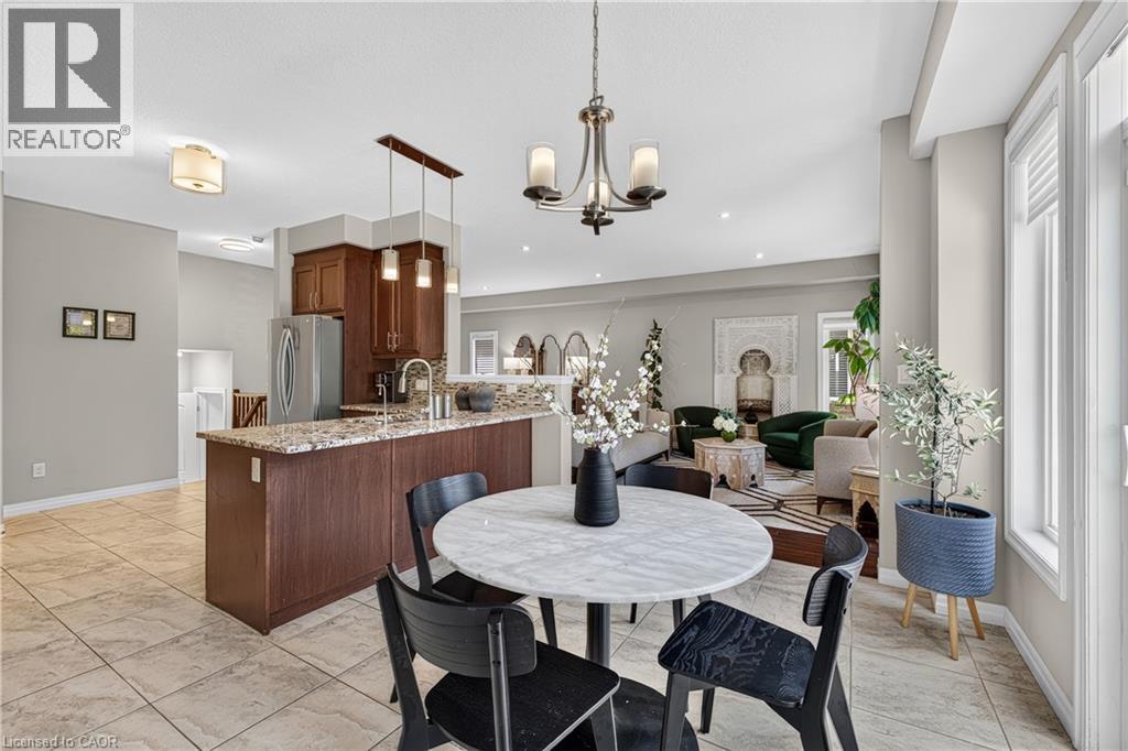 522 Woodbine Avenue, Kitchener, ON - Indoor Photo Showing Dining Room