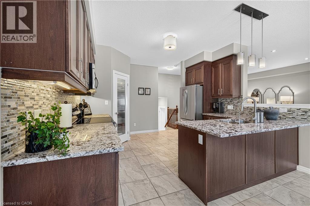 522 Woodbine Avenue, Kitchener, ON - Indoor Photo Showing Kitchen With Upgraded Kitchen