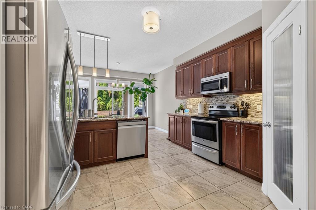 522 Woodbine Avenue, Kitchener, ON - Indoor Photo Showing Kitchen With Upgraded Kitchen