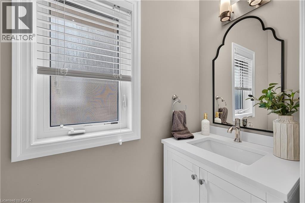522 Woodbine Avenue, Kitchener, ON - Indoor Photo Showing Bathroom