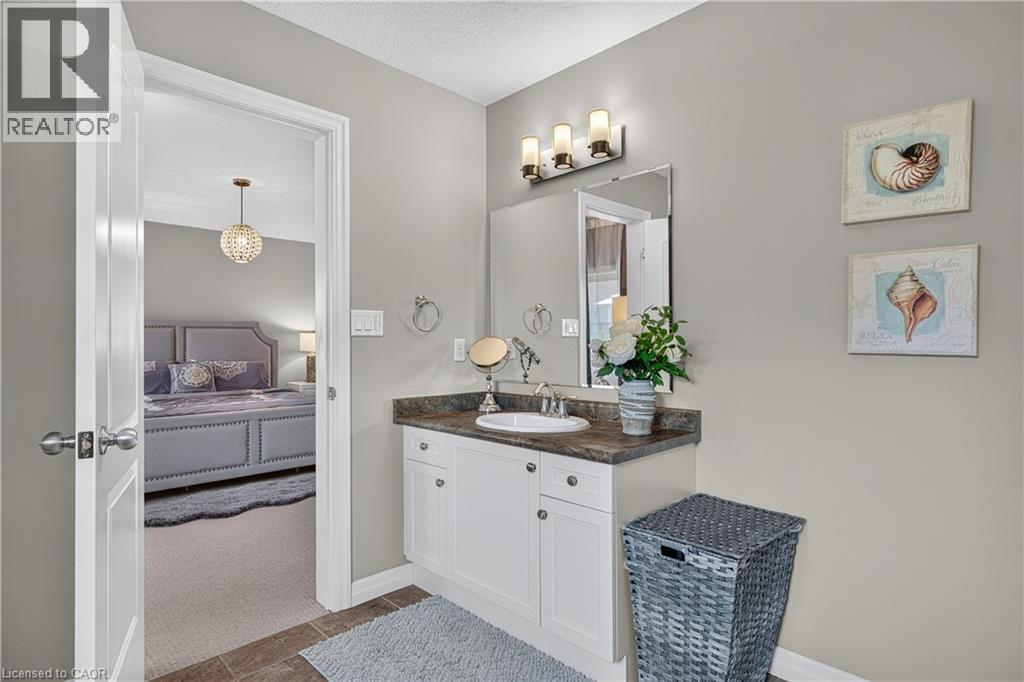 522 Woodbine Avenue, Kitchener, ON - Indoor Photo Showing Bathroom