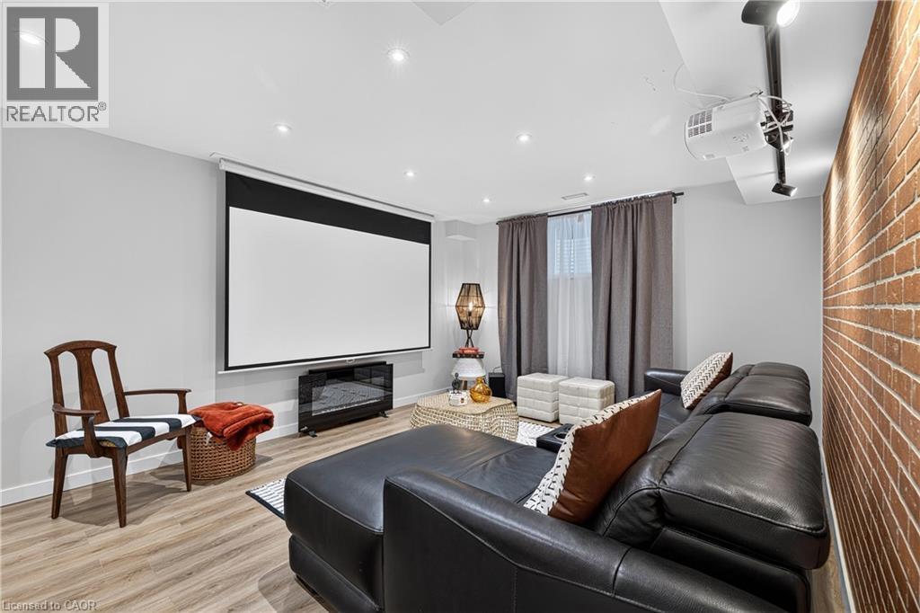 522 Woodbine Avenue, Kitchener, ON - Indoor Photo Showing Living Room With Fireplace
