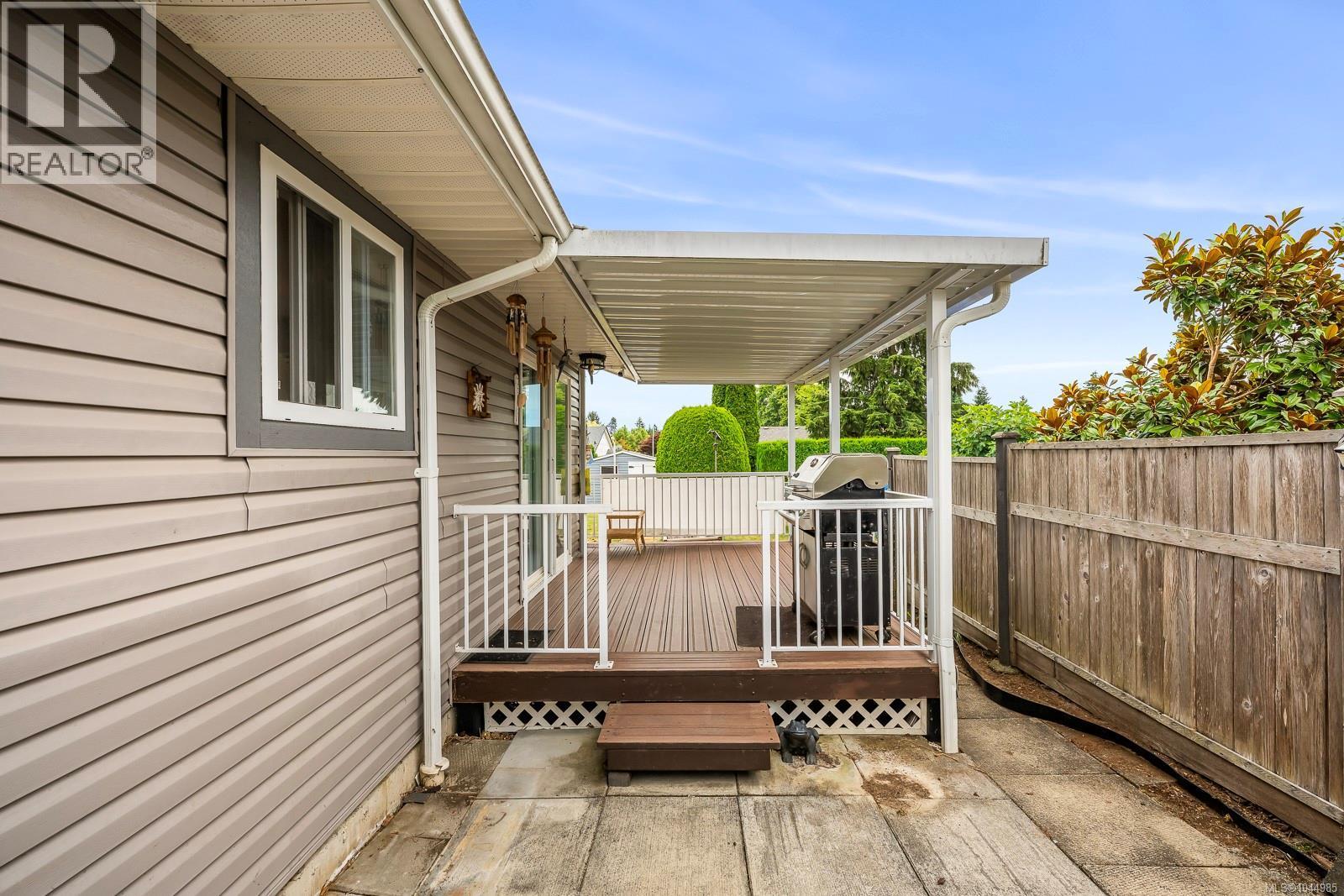 2233 6Th St E, Courtenay, BC - Outdoor With Deck Patio Veranda With Exterior