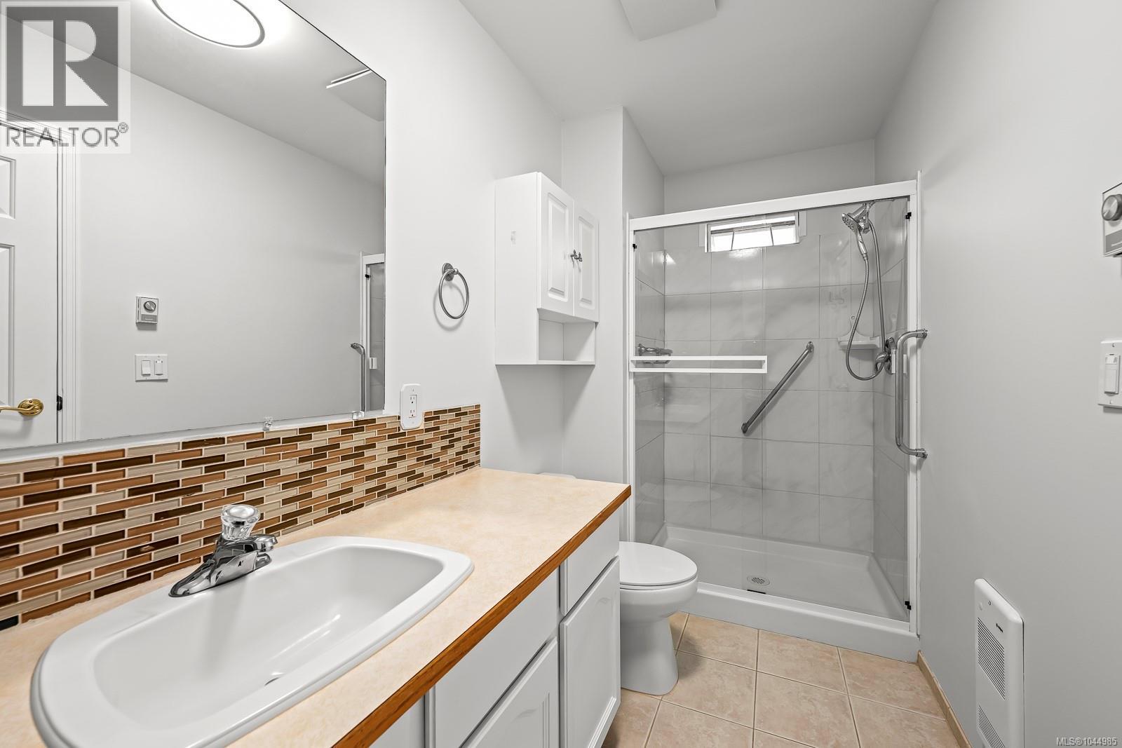 2233 6Th St E, Courtenay, BC - Indoor Photo Showing Bathroom