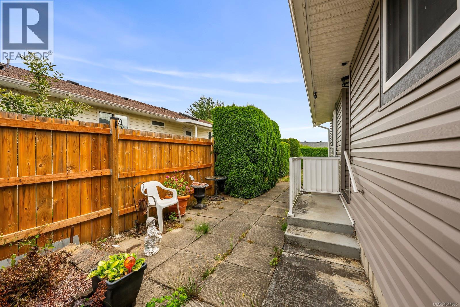 2233 6Th St E, Courtenay, BC - Outdoor With Exterior