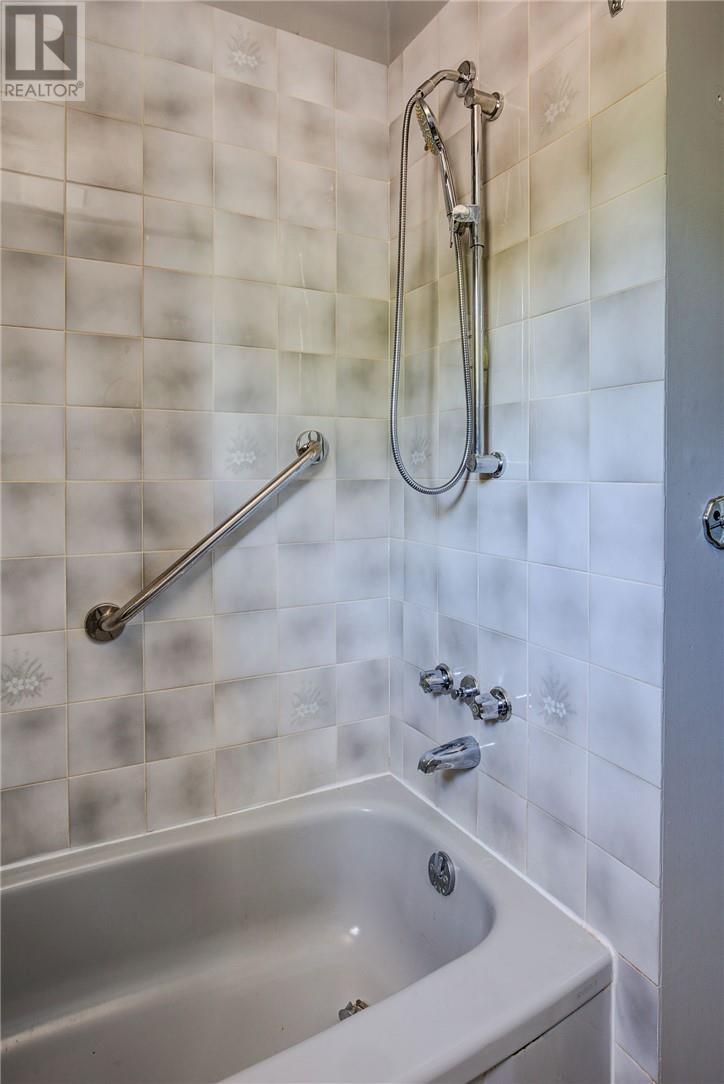 135 Ellen Street, Azilda, ON - Indoor Photo Showing Bathroom