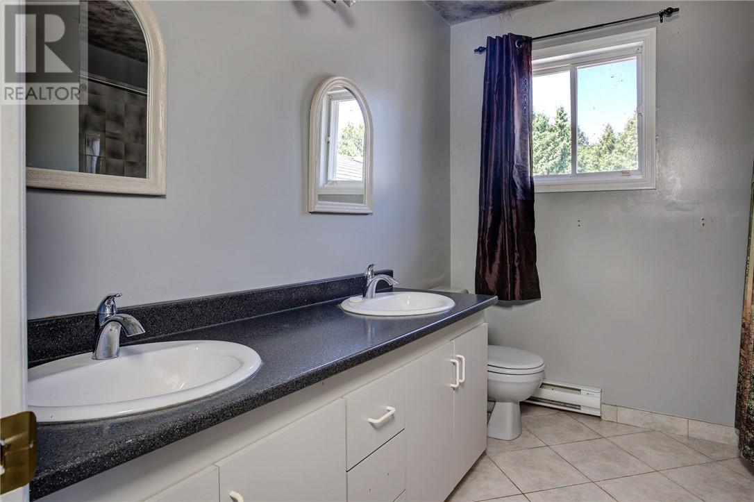 135 Ellen Street, Azilda, ON - Indoor Photo Showing Bathroom