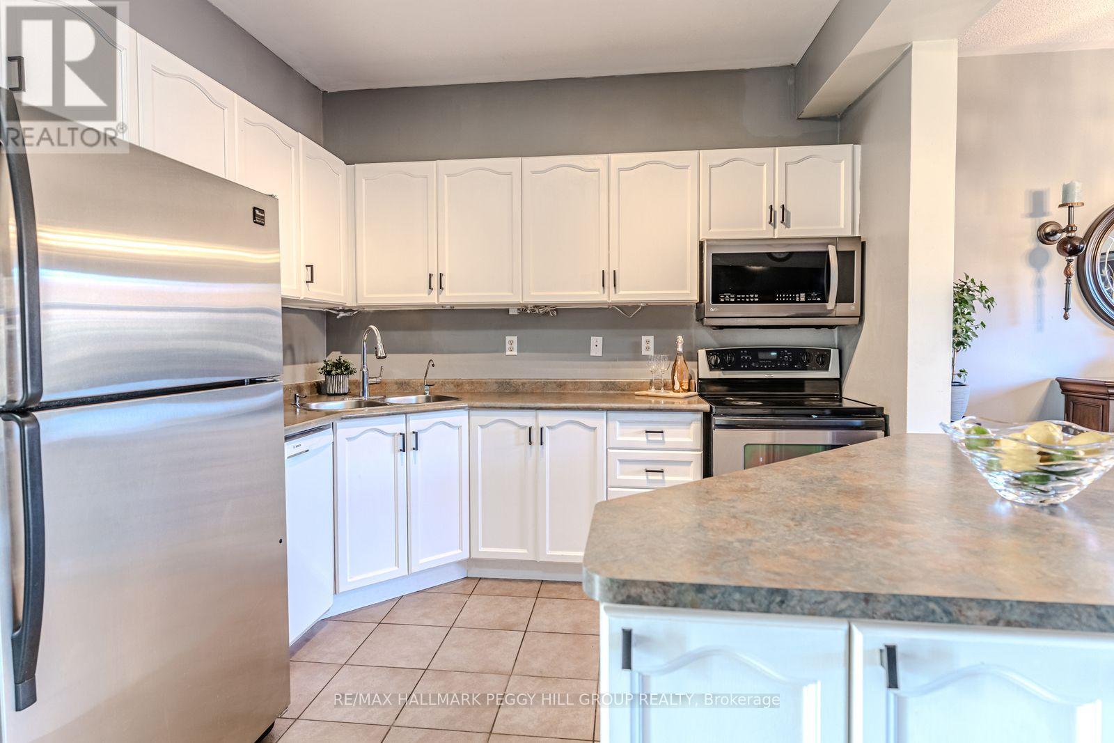 17 Bruce Crescent, Barrie, ON - Indoor Photo Showing Kitchen With Stainless Steel Kitchen With Double Sink